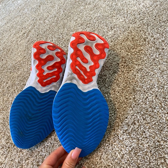 Nike Phantom React Women’s Running Shoes - Picture 2 of 3